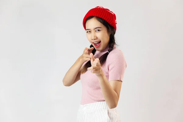 Retrato Uma Bela Jovem Mulher Asiática Apontando Para Você Isolado — Fotografia de Stock