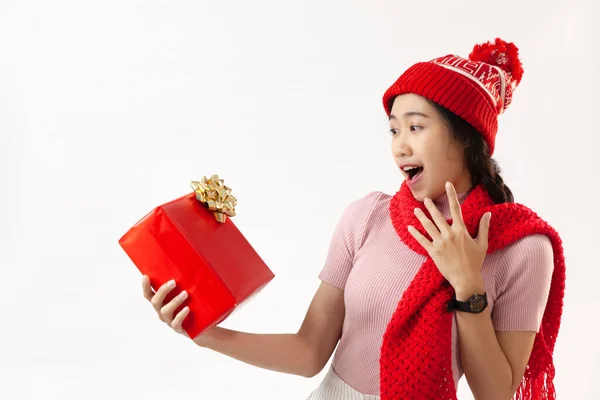 Feliz Animado Bela Mulher Asiática Mão Uma Caixa Presente Vermelho — Fotografia de Stock