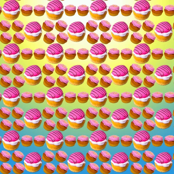 Cupcakes Com Creme Branco Rosa Fundo Gradiente Amarelo Azul Layout — Fotografia de Stock