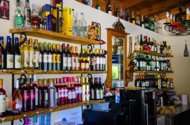Çubuklu bar tezgahı kapanıyor.