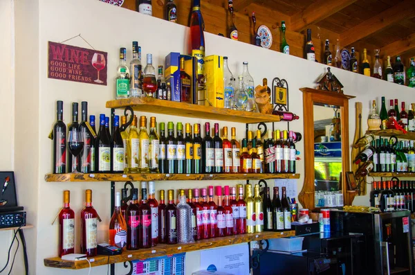 Çubuklu bar tezgahı kapanıyor.