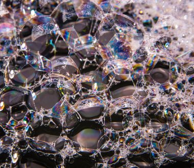 Siyah arkaplanda sabun köpükleri, yakın plan, kopyalama alanı, makro, desen, doku