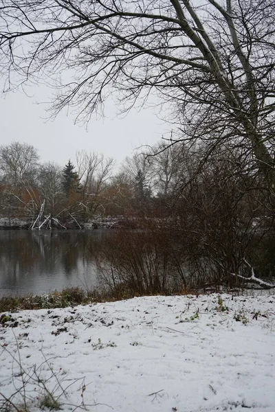 Śnieg Pobliżu Jeziora Wuhlesee Styczniu Piękny Zimowy Krajobraz Marzahn Hellersdorf — Zdjęcie stockowe