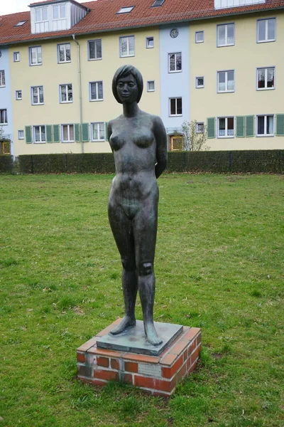 Statue Nude Woman Studentin Hans Peter Goetche Bronze 1968 Mahlsdorfer — Zdjęcie stockowe
