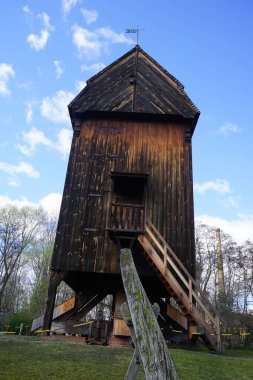Posta değirmeni Avrupa 'nın en eski yel değirmeni türüdür. Bu yel değirmeni 1820 'de Koepenick' te yapılmış. 1983 yılında Berlin, Almanya 'daki Alman Teknoloji Müzesi' nin müze parkında veya Alman Teknoloji Müzesi 'nde yeniden inşa edildi..