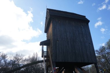 Posta değirmeni Avrupa 'nın en eski yel değirmeni türüdür. Bu yel değirmeni 1820 'de Koepenick' te yapılmış. 1983 yılında Berlin, Almanya 'daki Alman Teknoloji Müzesi' nin müze parkında veya Alman Teknoloji Müzesi 'nde yeniden inşa edildi..