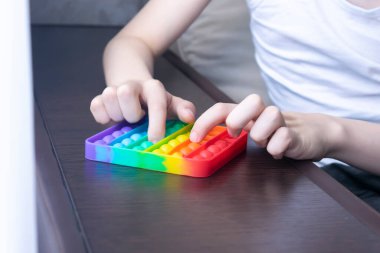 Stres önleyici oyuncak, kıpırdat onu..