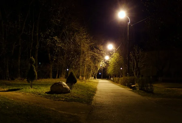 Ночной переулок — стоковое фото