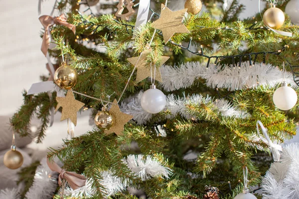 Árvore de Natal, macro com iluminação, decoração do ano novo. — Fotografia de Stock