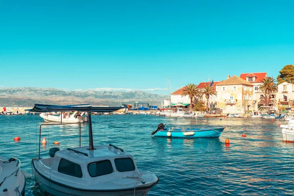 Sutivan stad på ön Brac, Adriatiska havet, Kroatien — Stockfoto