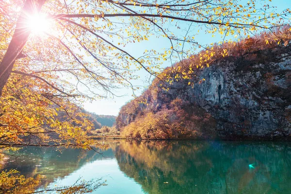 Bela Paisagem Outono Lago Montanhas Uma Manhã Ensolarada Parque Nacional — Fotografia de Stock