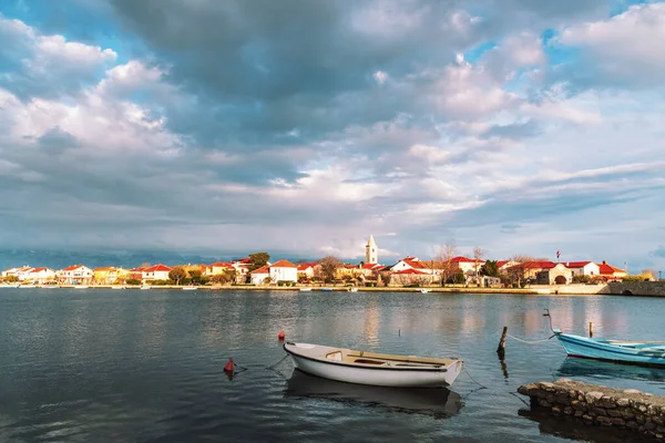 Hermosa Vista Ciudad Nin Con Barcos Amarrados Dalmacia Croacia — Foto de Stock