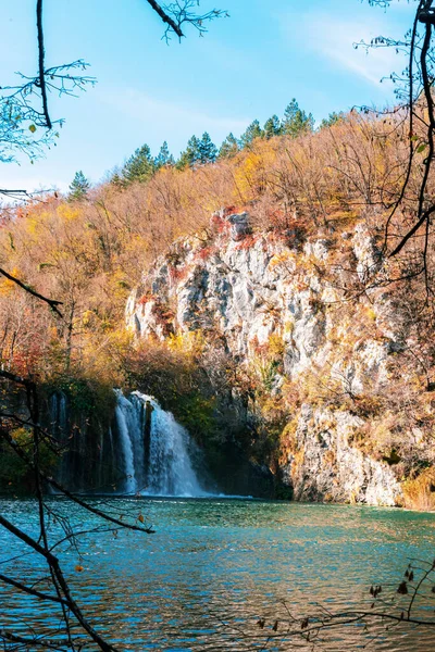 Cachoeira no Parque Nacional dos Lagos Plitvice, Croácia — Fotografia de Stock