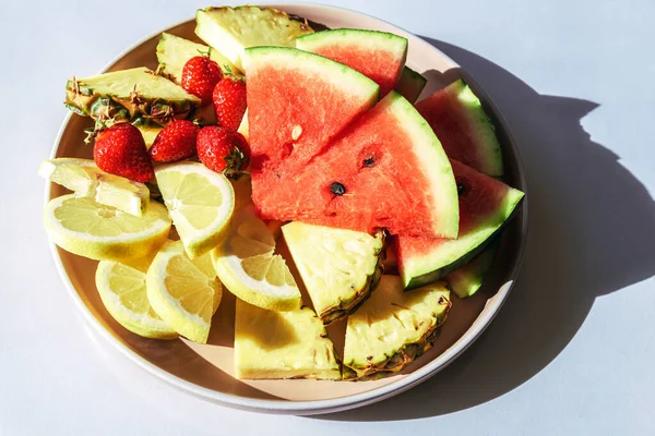 Plate Fresh Fruits White Table Harsh Shadows Top View — Stock Photo, Image