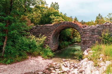 En çok Napolyon ve Hırvatistan 'ın Istria kentindeki Mirna Nehri üzerindeki Napolyon Köprüsü