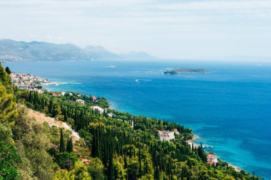 Karadeniz körfezi ve Orebiç, Peljesac yarımadası, Hırvatistan 'ın hava manzarası.