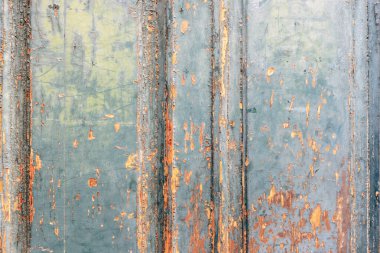 Turkuaz kabuğu ve turuncu dokusuyla eski boyanmış ahşap bir yüzey. Arkaplan.