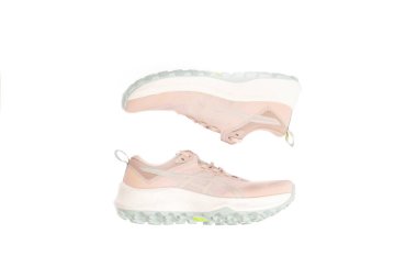 Zagreb Hırvatistan - 24 Kasım 2025: Açık pembe spor ayakkabıları beyaz arkaplanda izole edildi.