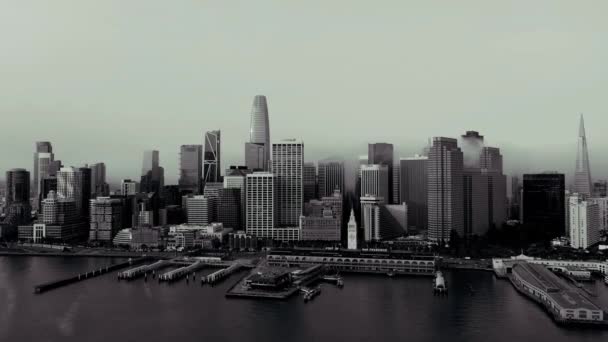 Aérea futurista de San Francisco Skyline en Blanco y Negro — Vídeos de Stock