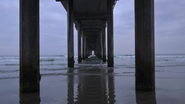 Underneath Scripps Pier La Jolla, San Diego California. — Vídeo de stock