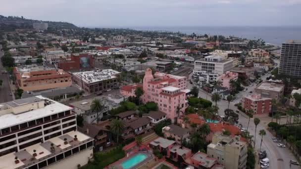 Edificios aéreos en comunidad de lujo La Jolla, San Diego — Vídeos de Stock