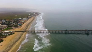 Imperial Beach rıhtımının insansız hava aracı antenleri.