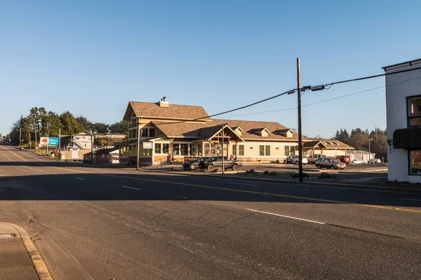 Face Rock Creamery in Bandon Oregon by Highway 101, un magasin populaire pour l'achat de fromage et de crème glacée. — Photo