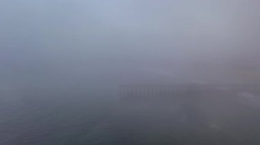 Sisli koşullarda İHA Pismo Sahili İskelesine doğru uçar