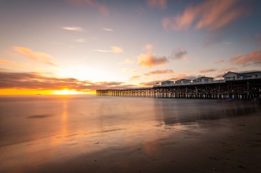 Crystal Pier Kulübeleri Pasifik Plajı San Diego California günbatımı