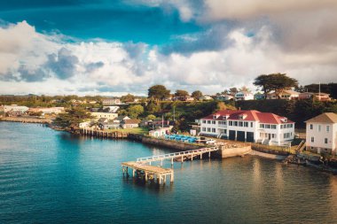Coquille nehri kıyısındaki Bandon, Oregon 'daki Eski Sahil Güvenlik İstasyonu.. 