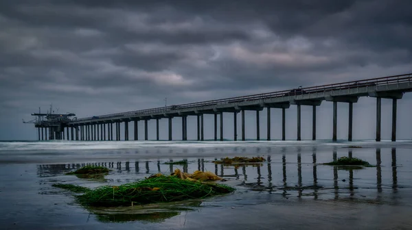 Scripps Memorial Pier early morning reflecting in wet sand — Stock Photo, Image