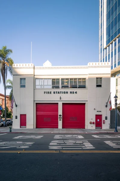 Fire Station in Downtown San Diego, vertical image. — Stock Photo, Image