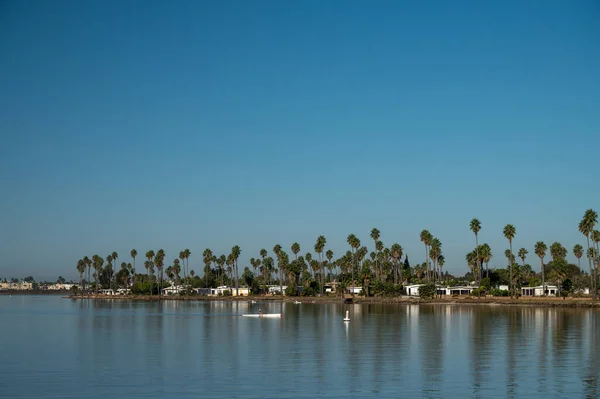 Kanot på vatten vid Mission Bay, San Diego Kalifornien — Stockfoto