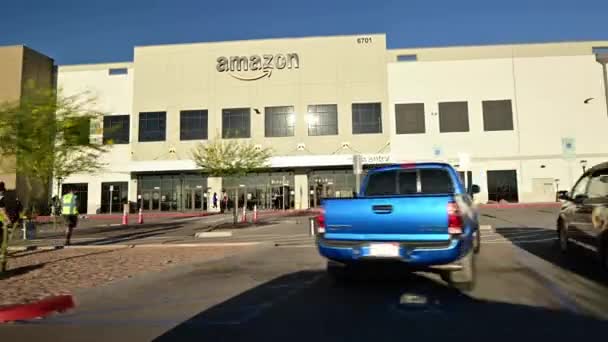 Nowe centrum realizacji Amazon w Tucson, Arizona, przejazd przez — Wideo stockowe