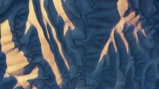Drone uppifrån och ner visa Badlands Utah. Ljus och skugga abstrakt — Stockvideo