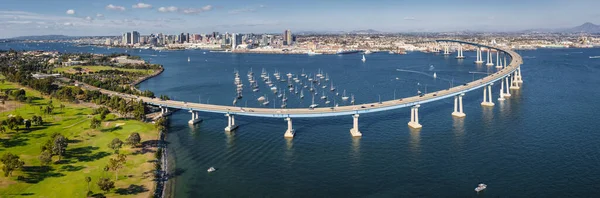 Panorama du pont Coronado avec horizon de San Diego — Photo