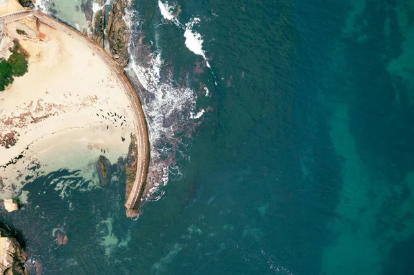 Vista dall'alto verso il basso sulla piscina per bambini di La Jolla, California — Foto Stock