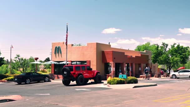 McDonalds med blå valv, Sedona, Arizona — Stockvideo