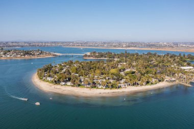 Mavi sularda tekneleri olan Cennet Noktası, Mission Bay San Diego