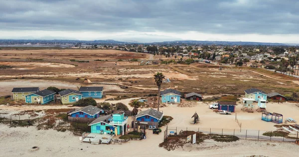 YMCA surf campamento, cabañas de playa, vista al dron. —  Fotos de Stock