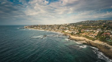 La Jolla, California 'da pahalı evler ve malikaneler, hava aracı manzaralı..