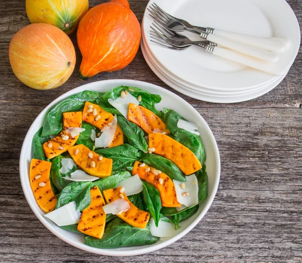 Spinach salad with roasted pumpkin