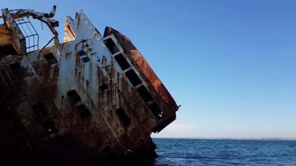 An image of a sunken ship at sea. the sea vessel ran aground and rusted. the wreck of a sea liner — Stock Video