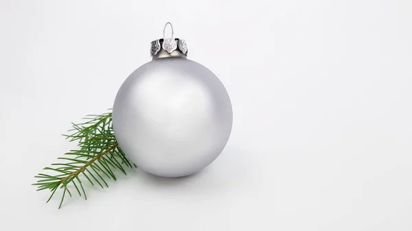 Jouet Arbre Noël Sous Forme Une Boule Argent Givré Une — Photo