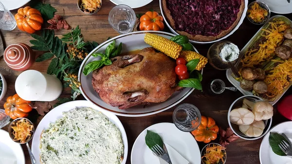 Festive Dish Goose Traditional Family Dinner Honor Thanksgiving Holiday Table — Stock Photo, Image