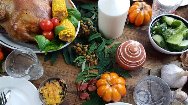 Duka Bordet För Festlig Middag För Att Fira Thanksgiving Trä — Stockfoto