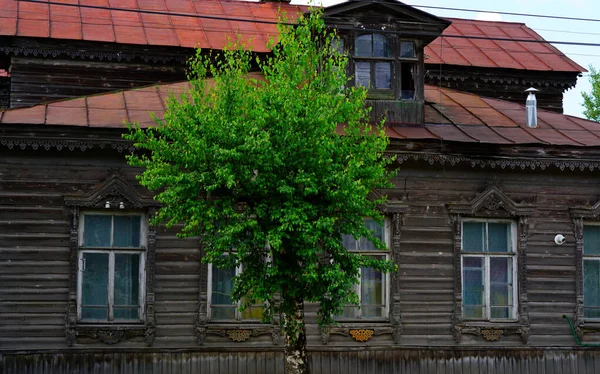 ロシアの村の古い木造住宅 — ストック写真