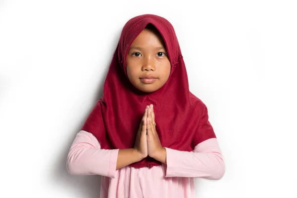 Ασιάτισσα Μουσουλμάνα Που Φοράει Χιτζάμπ Δείχνει Καλοδεχούμενη Χειρονομία — Φωτογραφία Αρχείου