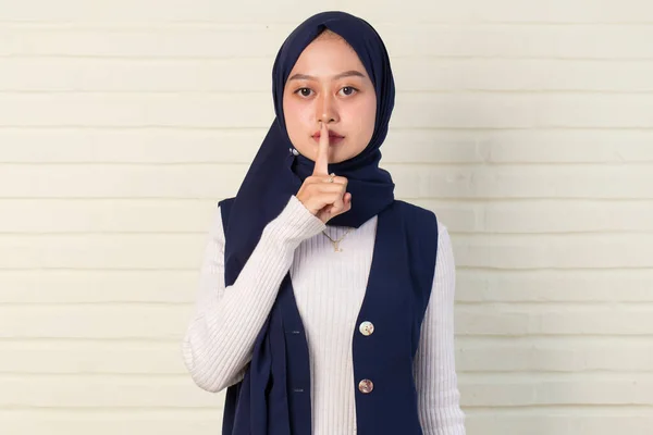 Μυστική Νεαρή Ασιάτισσα Μουσουλμάνα Χιτζάμπ — Φωτογραφία Αρχείου