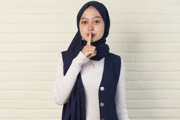 Segredo Jovem Asiático Muçulmano Mulher Hijab — Fotografia de Stock